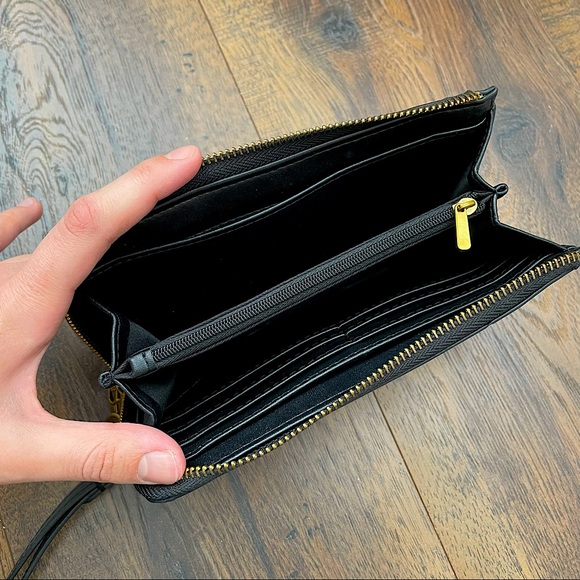 Universal Threads Wristlet - Picture 3 of 4